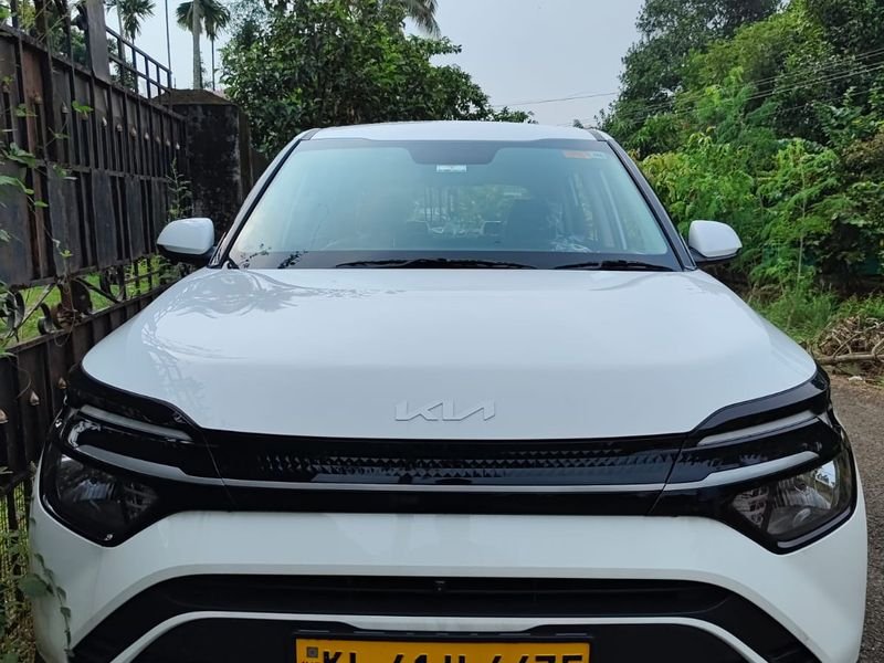 Kia taxi front view 1